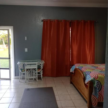 Surfers Manor Motel Gregory Town Exterior foto