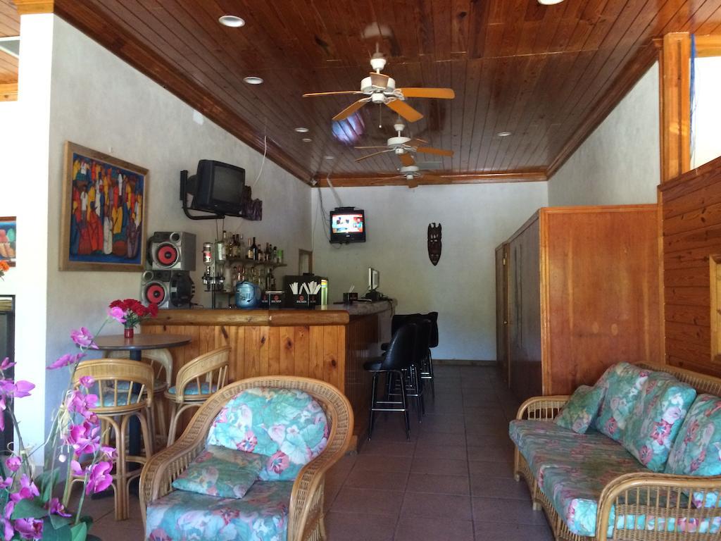 Surfers Manor Motel Gregory Town Exterior foto